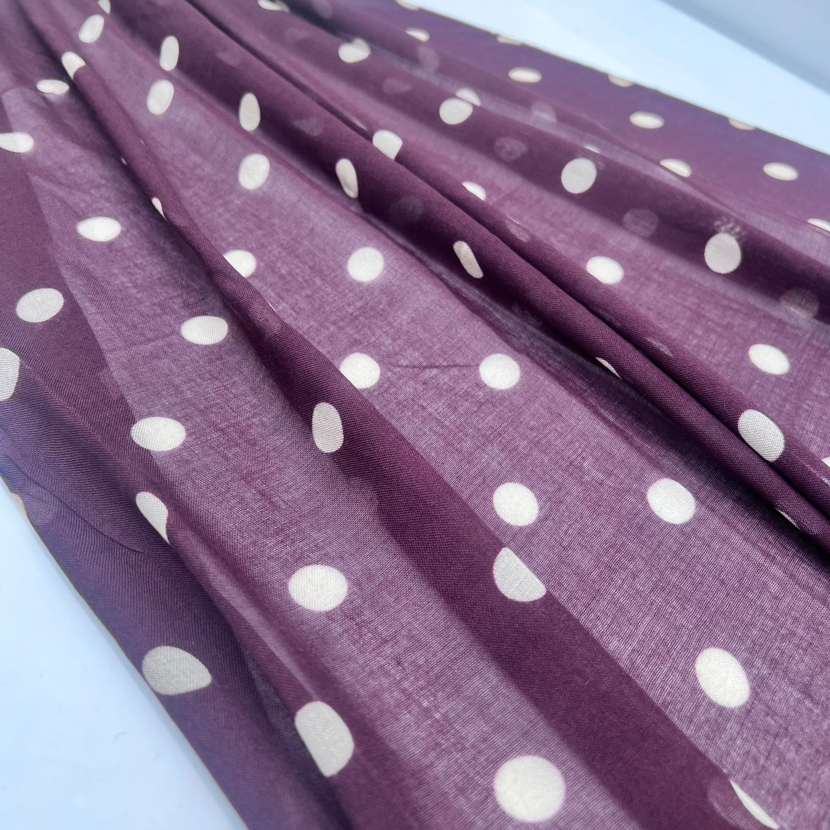 BURGUNDY DOT Modal