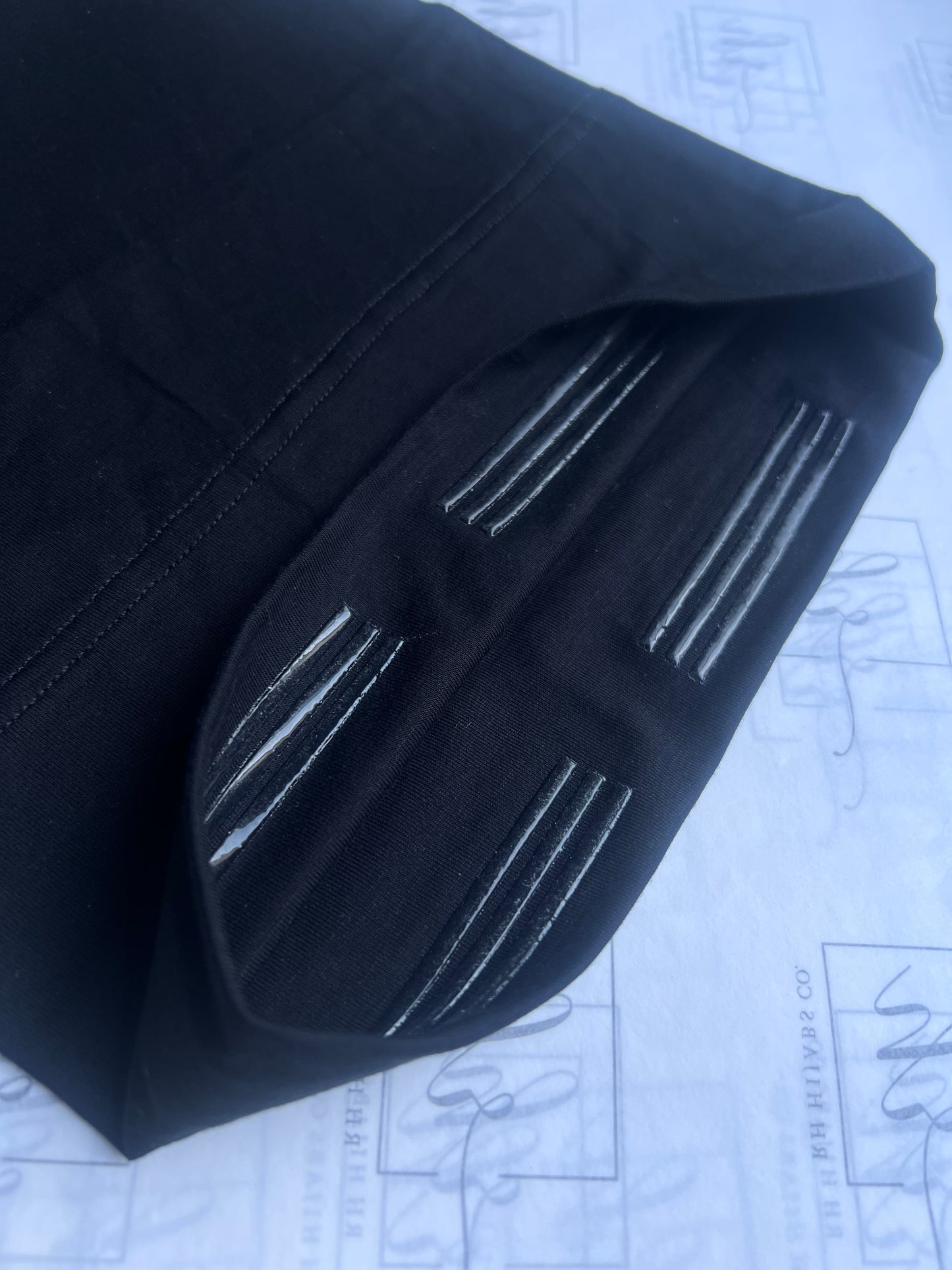 EBONY Non-Slip Straight Cap